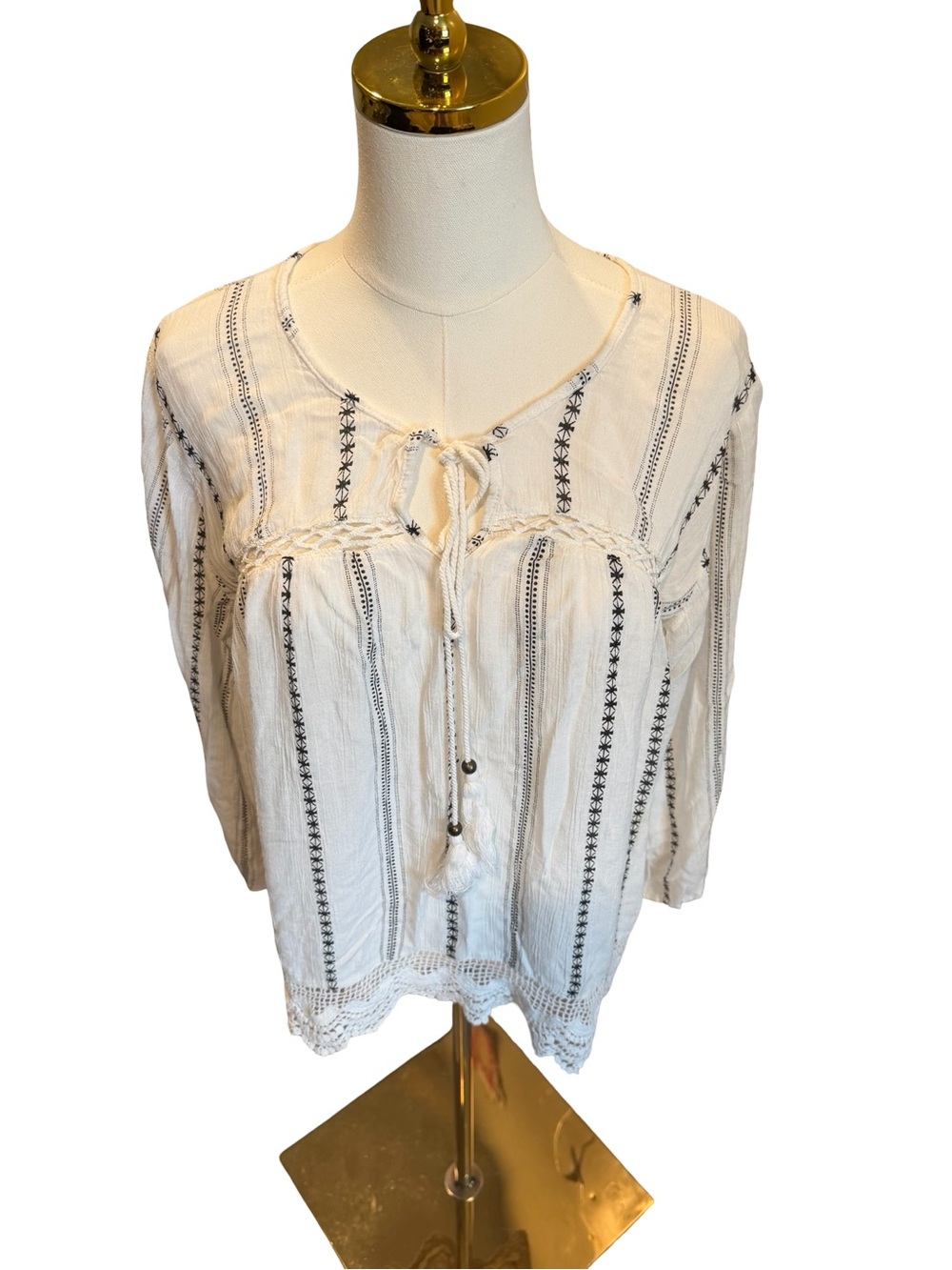 Nostalgia Women’s White Embroidered Peasant Top with Tie